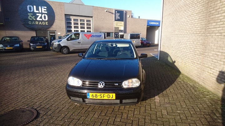 Volkswagen Golf 2.3 V5 Highline (2000)