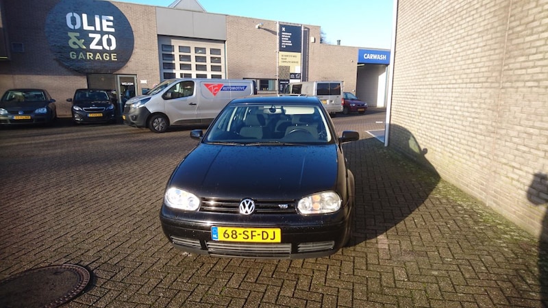 Volkswagen Golf 2.3 V5 Highline (2000)