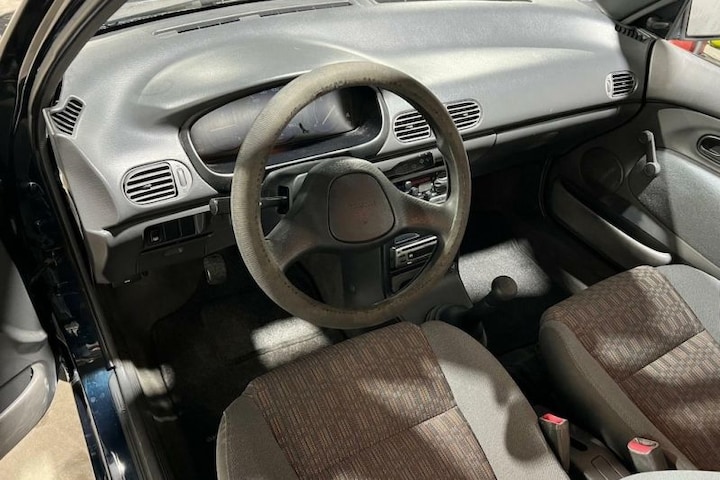 Mazda 121