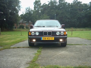 BMW 730i (1987)