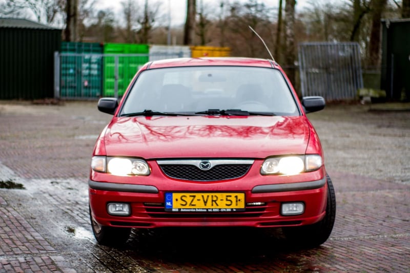 Mazda 626 1.8i LX (1998)