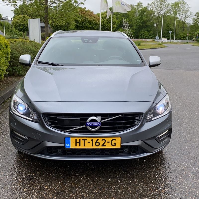 Volvo V60 D6 AWD Twin Engine R-Design (2015)