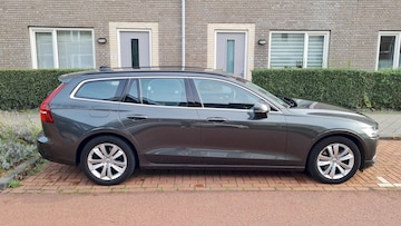 Volvo V60 B3 Momentum Business (2021)