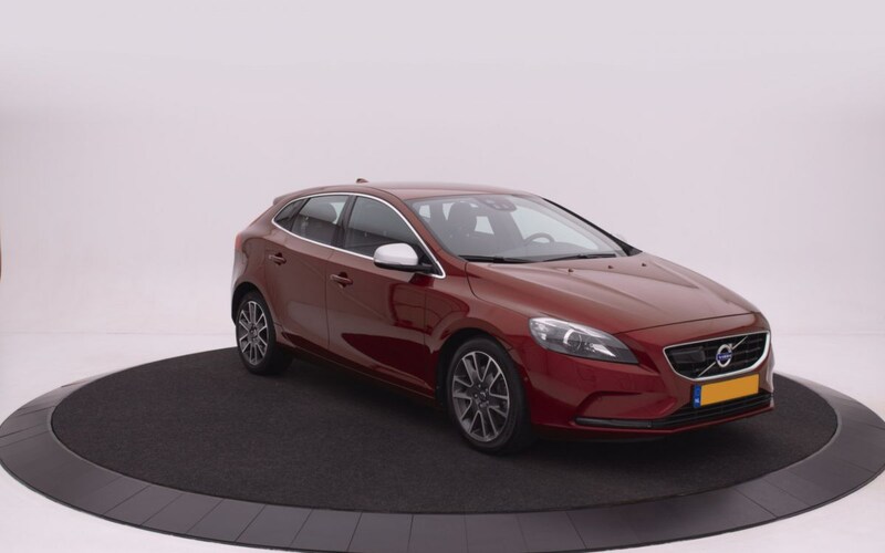 Volvo V40 D4 Momentum (2014)