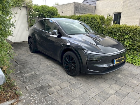 Tesla Model Y Premium RWD