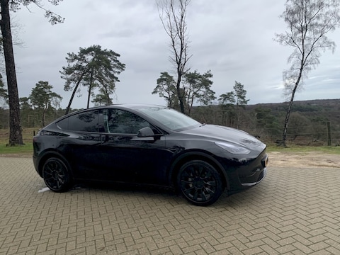 Tesla Model Y (2022)