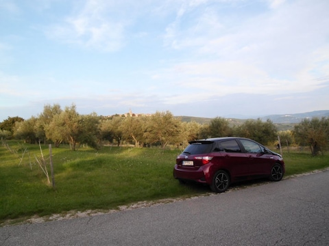 Toyota Yaris 1.5 Hybrid Bi-Tone