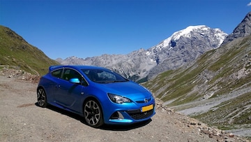 Opel Astra GTC 2.0 Turbo OPC (2014)