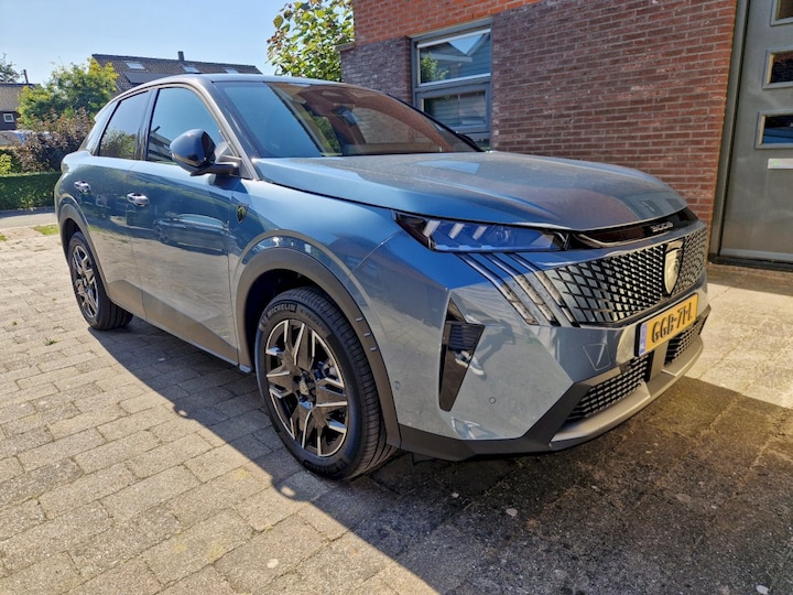 Peugeot 3008 GT 1.2 Hybrid 136 (2024)