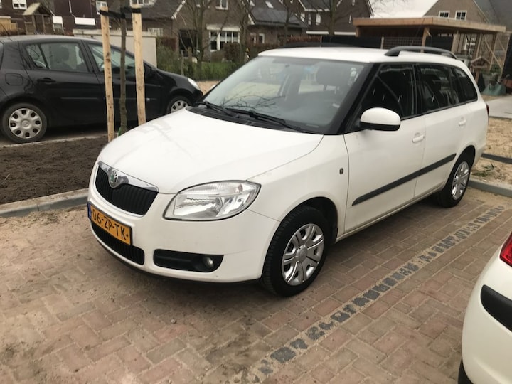 Skoda Fabia 1.4 16V Ambiente (2008)