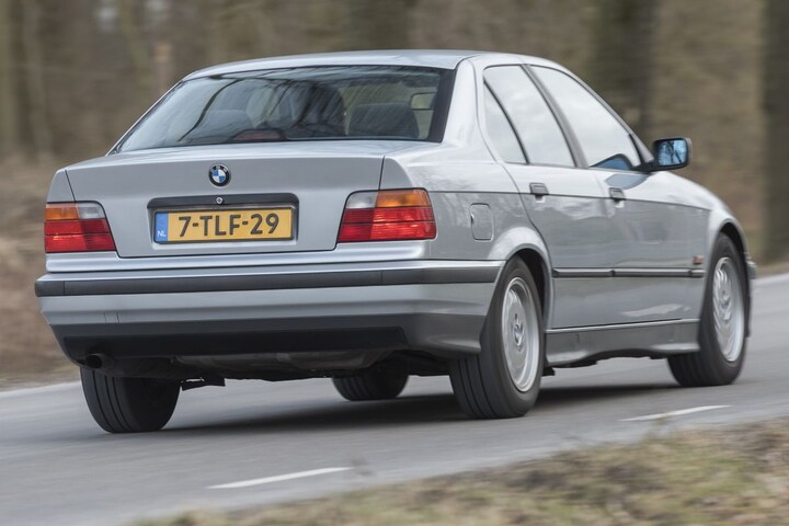 BMW 323i (E36) vs Volkswagen Vento VR6