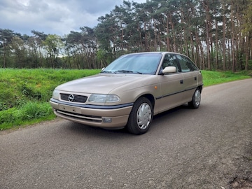 Opel Astra 1.4i GL (1997)