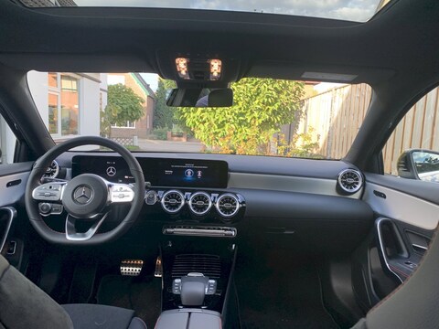 Mercedes-Benz A 250 e AMG Line