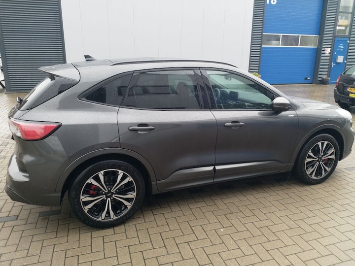 Ford Kuga 2.5 PHEV ST-Line (2021)