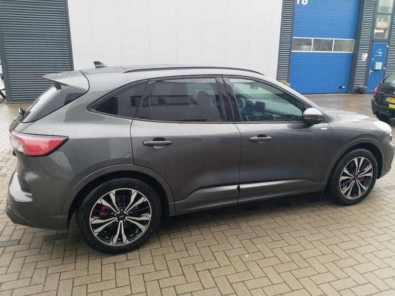 Ford Kuga 2.5 PHEV ST-Line (2021)