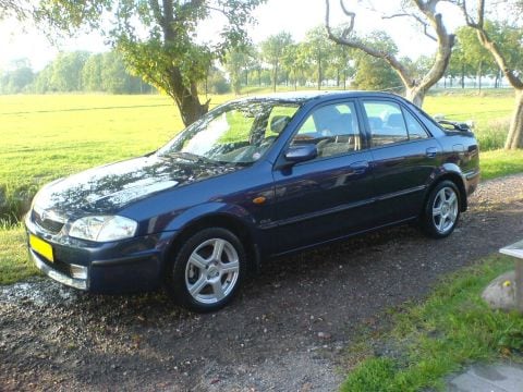 Mazda 323 Sedan 2.0 DiTD GLX (2000)