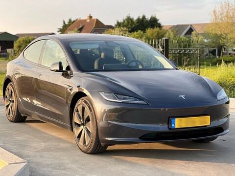 Tesla Model 3 RWD