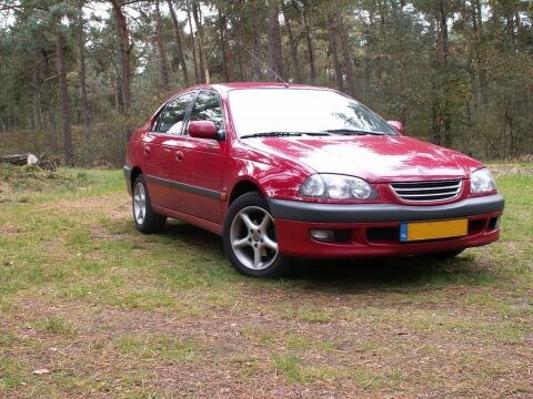 Toyota Avensis 1.8 Linea Sol (1999)