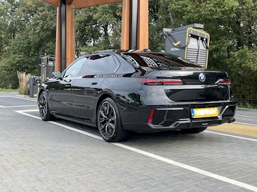 BMW i7 xDrive60 (2023)