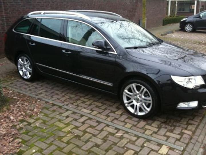 Skoda Superb Combi 1.8 TSI Elegance (2011)
