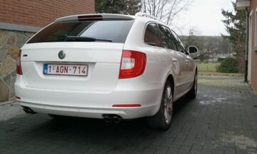 Skoda Superb Combi 2.0 TSI Ambition Businessline (2010)