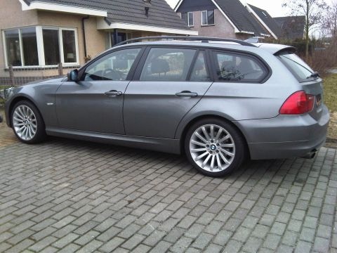 BMW 320i Touring High Executive (2009)