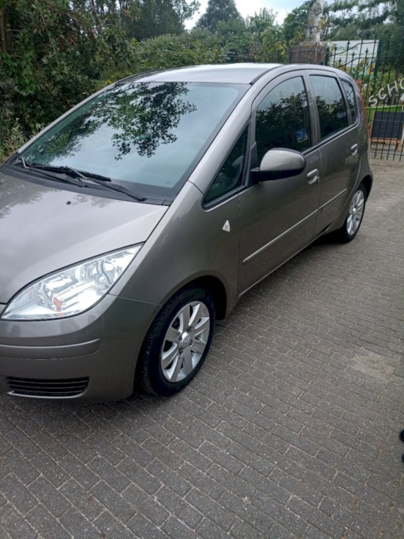 Mitsubishi Colt (2008)