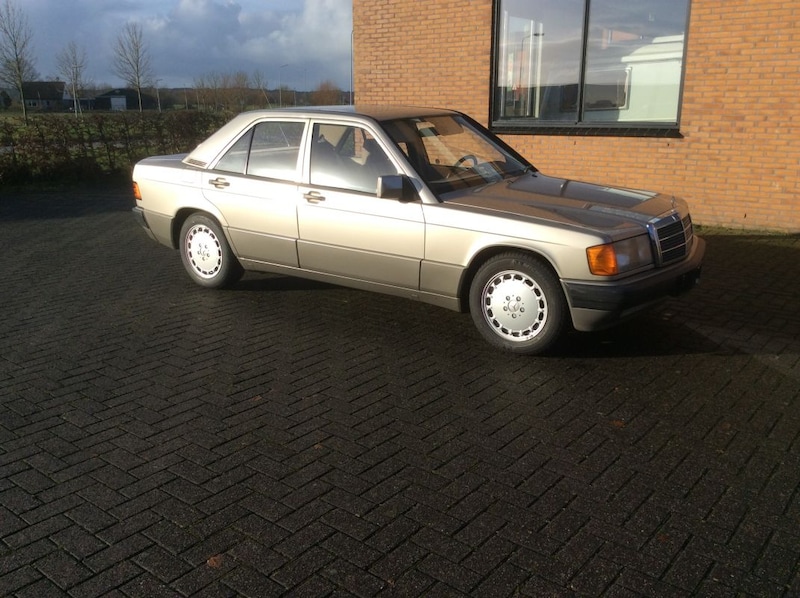Mercedes-Benz 190 D 2.5 (1991)