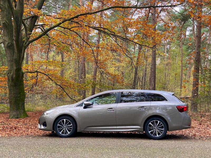 Toyota Avensis Touring Sports 1.8 VVT-i Business Plus (2016)