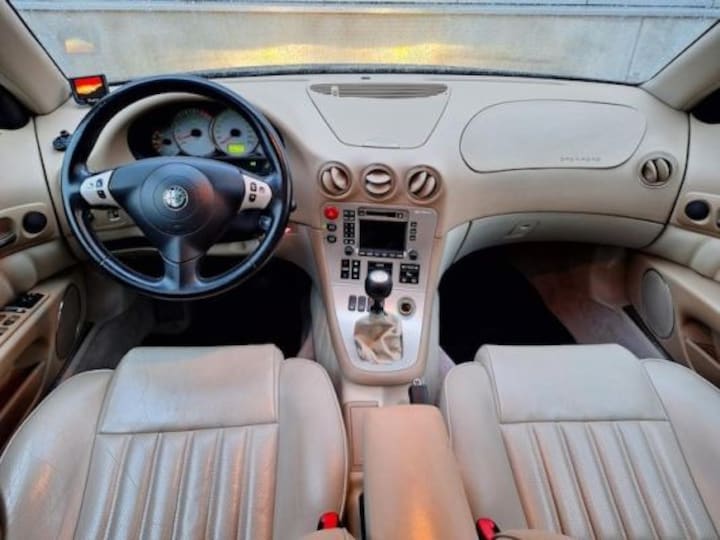 Alfa Romeo 166