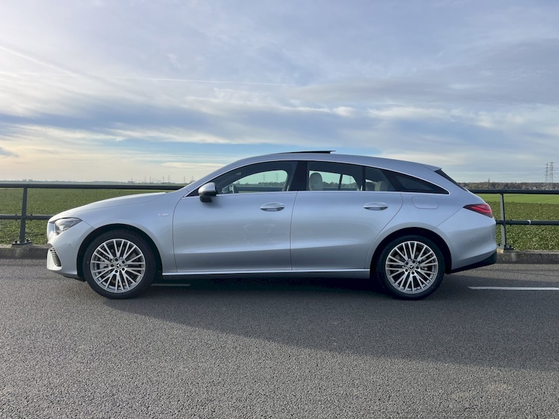Mercedes-Benz CLA 250 e Shooting Brake Business Solution Luxury (2025)