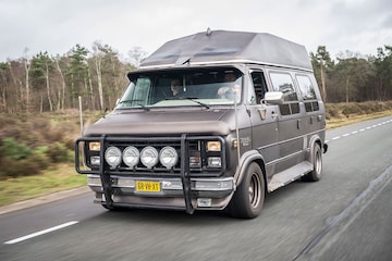 Chevrolet G20 5,7L V8 - Camper op de brug