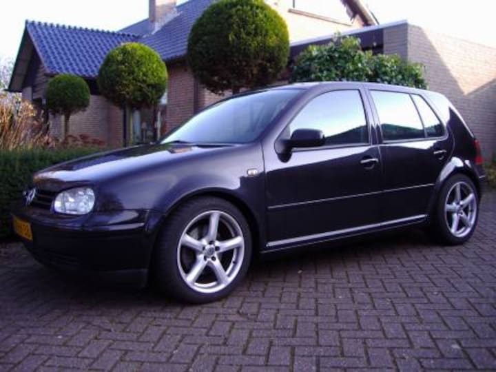 Volkswagen Golf 2.3 V5 Highline (1998)