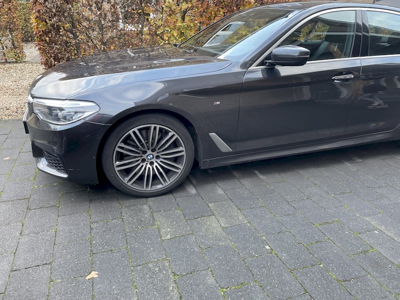 BMW 540i (2017)