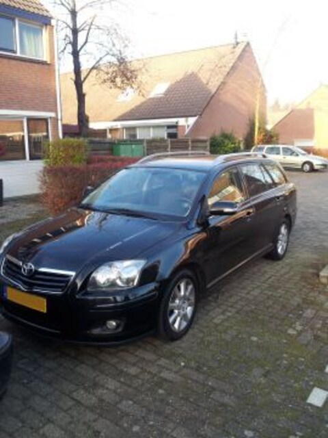 Toyota Avensis Wagon 2.2 D-4D Linea Luna (2006)