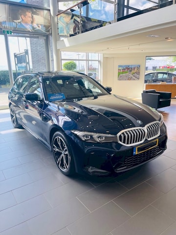 BMW 330e Touring (2025)