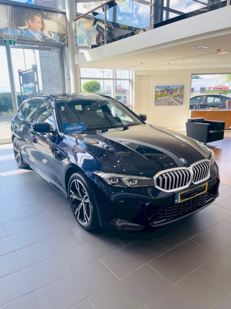 BMW 330e Touring (2025)