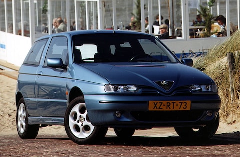 Alfa Romeo 145 1.6 Twin Spark 16V L (1999)