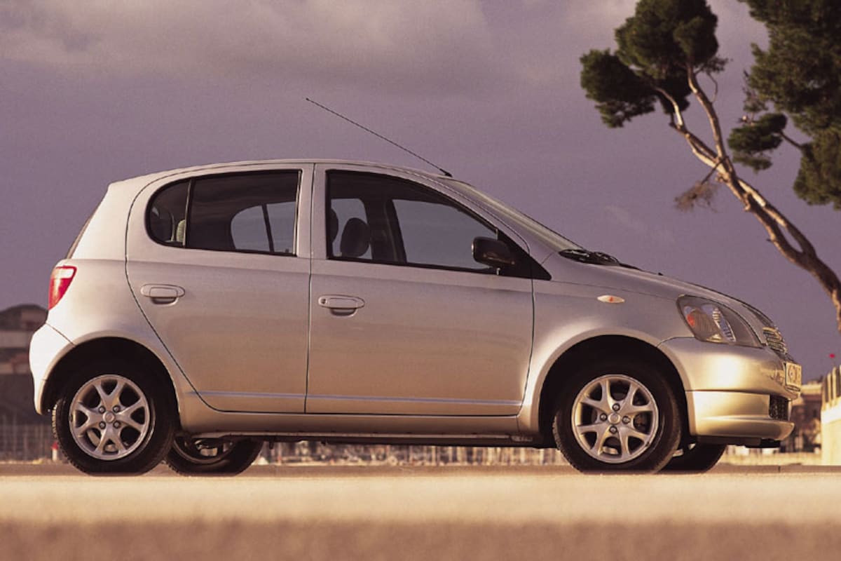 Elegantes Toyota Yaris 2000 Bildernull