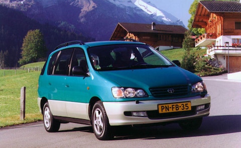 Toyota Picnic 2.0 GLi (1997)