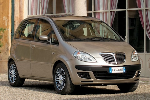 Lancia Musa 1.9 Multijet Platino (2004)