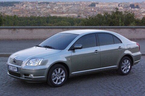 Toyota Avensis 1.8 16v VVT-i Linea Sol (2005)