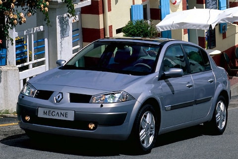 Renault Mégane Sedan 1.6 16V Dynamique Comfort (2003)