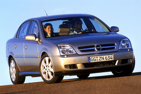Opel Vectra 1.8-16V Elegance (2004)
