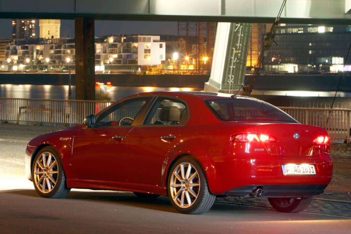 Alfa Romeo 159 1.9 JTDm 16v Specs, Performance, Comparisons