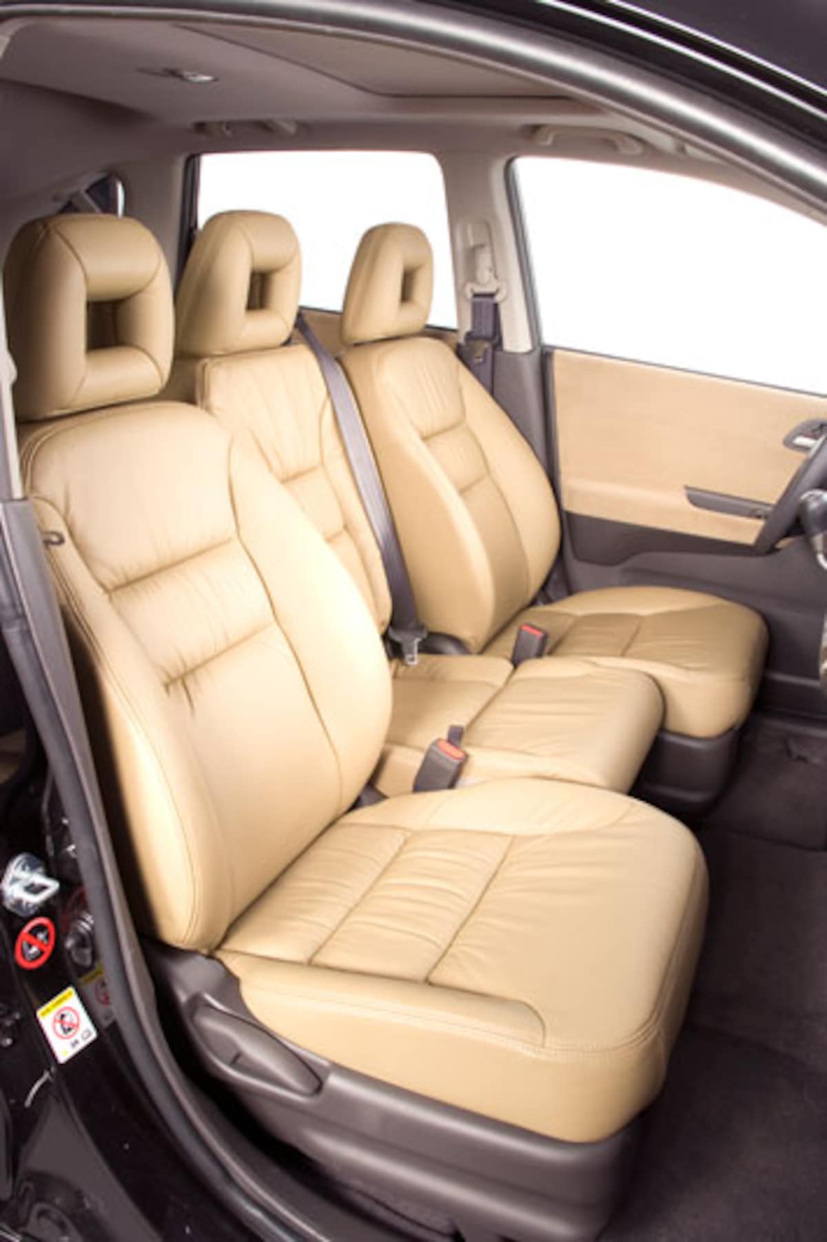 kinderen voorin in auto