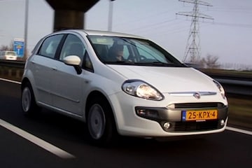 Fiat / Punto / EVO 1.3 Multijet / Dynamic / FIRST OF CARS 2011 FİAT PUNTO  EVO DYNAMİC KIRMIZI TORPİDO KOLTUK at  - 1111944211