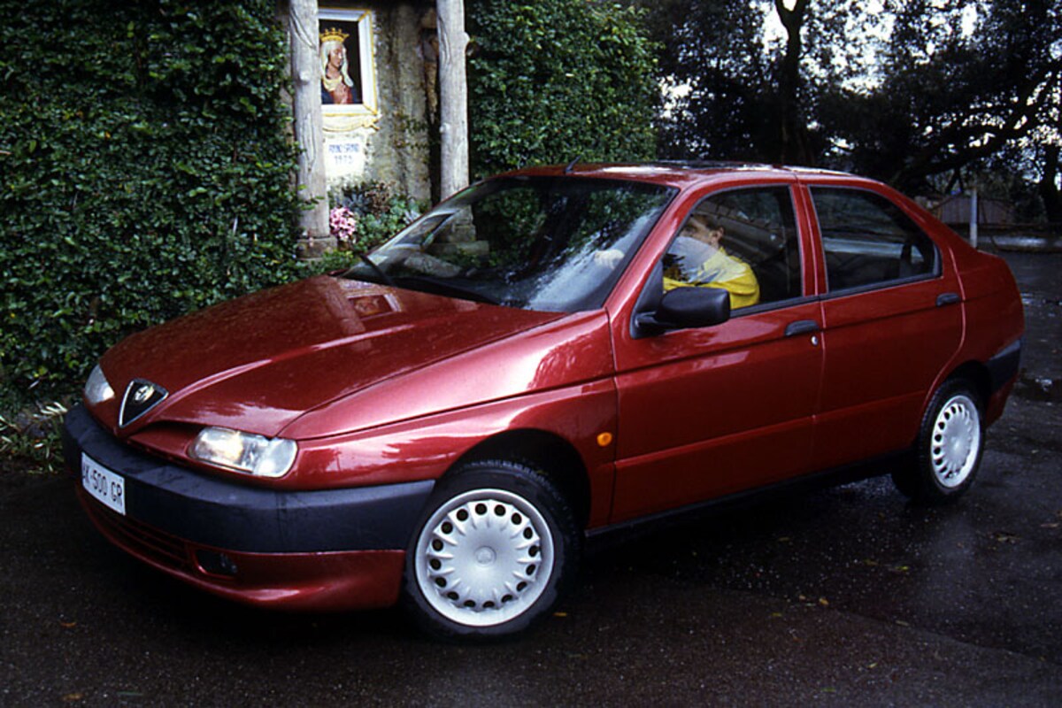 Alfa Romeo 146 1.4 Twin Spark 16V L (1998) review - AutoWeek