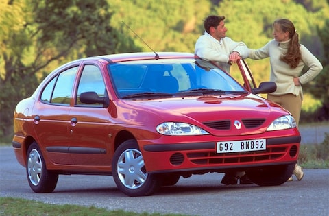 Renault Mégane Sedan 1.6 16V Dynamique (2001)