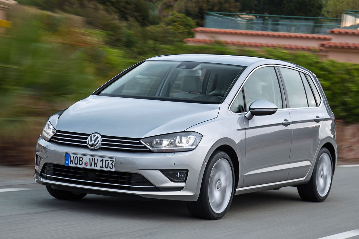 Pre-facelift Volkswagen Golf Sportsvan front end from the 2014 to 2017 model period